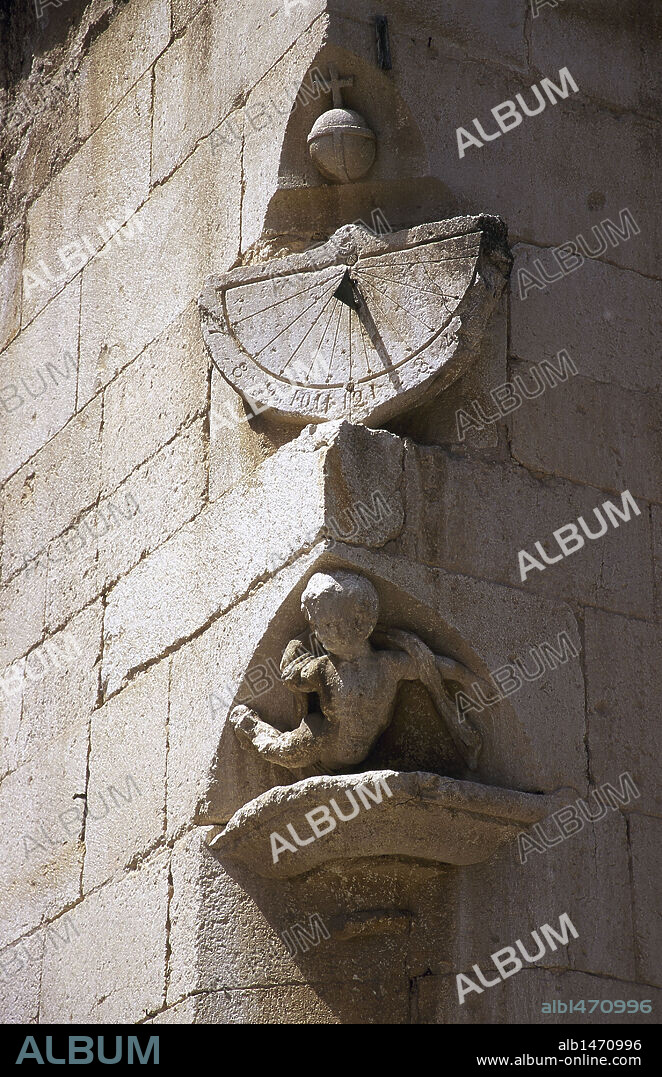 RELOJ DE SOL situado en la fachada de la CATEDRAL DE SANTA MARIA DEL PRADO o LA MAYOR. CIUDAD REAL. Castilla-La Mancha. España.