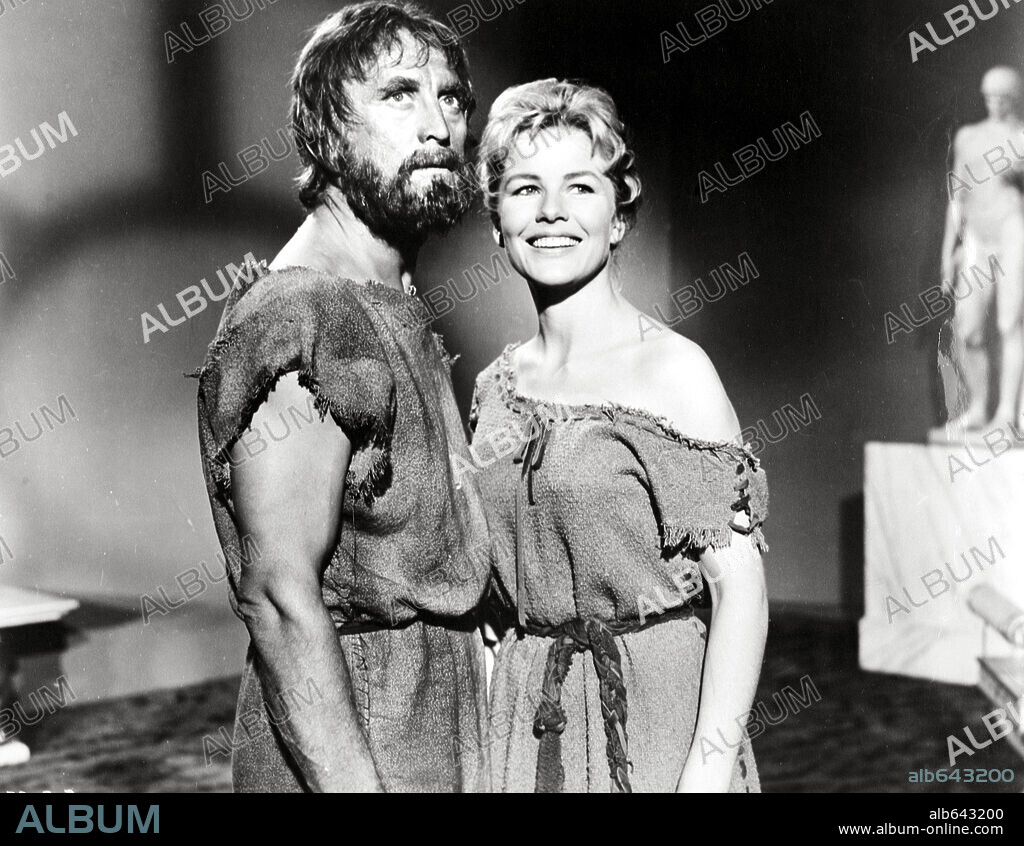 KIRK DOUGLAS and SABINE BETHMANN in SPARTACUS, 1960, directed by STANLEY KUBRICK. Copyright BRYNA/UNIVERSAL.
