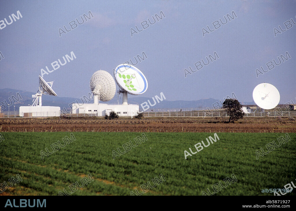 Vilafranca del Penedes; Centro de telecomunicaciones y campos agrícolas.