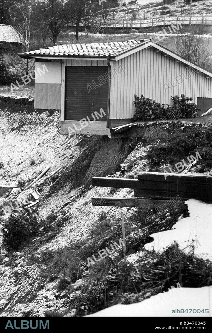 Göteborg 1977-11-30. Raset i Tuve. Kraftigt jordskred som inträffade den 30 november 1977 i Tuve på Hisingen i Göteborg. Foto: Ingvar Karmhed / SvD / TT / kod 12014.