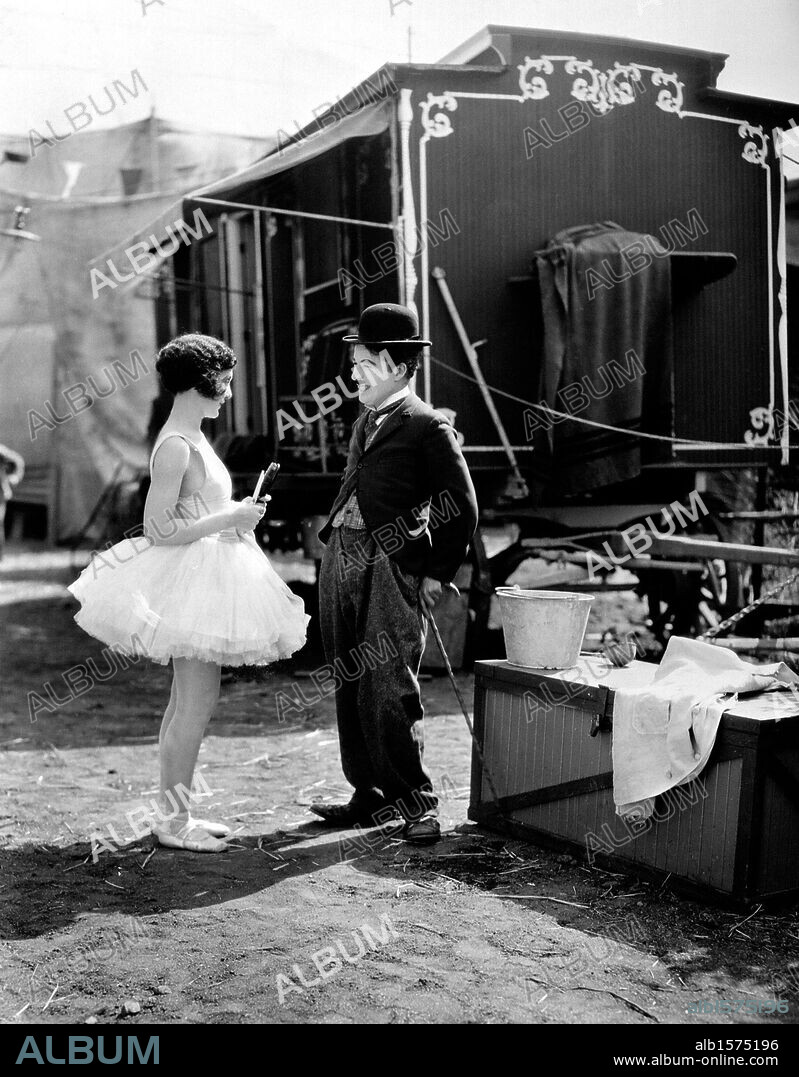 CHARLIE CHAPLIN y MERNA KENNEDY en EL CIRCO, 1928 (THE CIRCUS), dirigida por CHARLES CHAPLIN. Copyright CHAPLIN/UNITED ARTISTS.