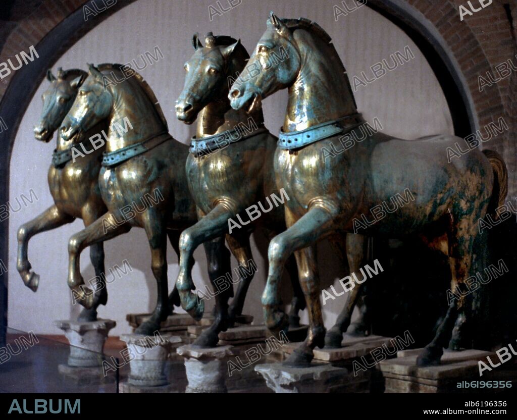 CUADRIGA DE SAN MARCOS - SIGLO IV O III AC - BRONCE DORADO - SITUADOS ANTES EN EXTERIOR DE LA IGLESIA - ESCULTURA GRIEGA.