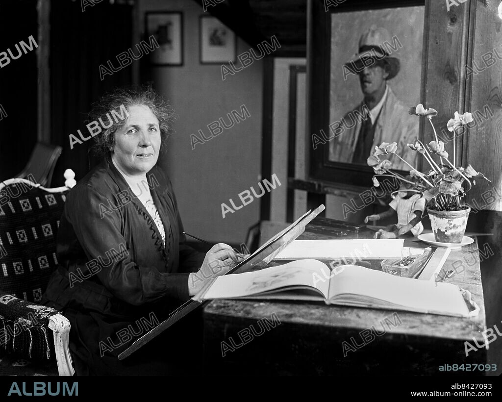 ARKIV 1921 . Elsa Beskow (1874-1953), konstnär och författare vars böcker för barn ständigt trycks i nya upplagor.. Elsa Beskow (1874-1953) wrote books for children. She illustrated them herself. Foto: TT / Kod 1900.
