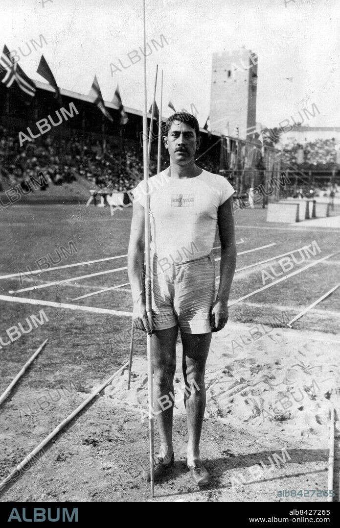 Eric Lemming - spjutkastare 1912 på Stockholms Stadium *** Local Caption *** . KAMERAREPORTAGE.