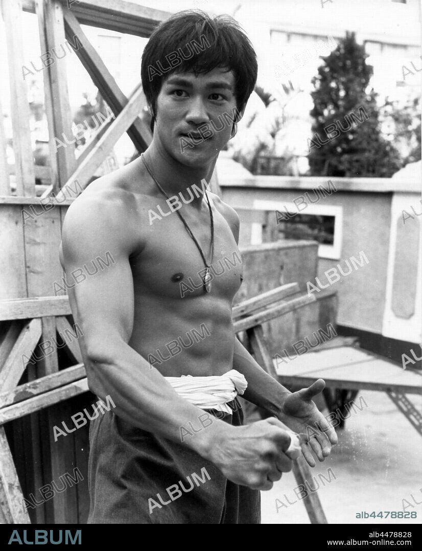 BRUCE LEE in THE BIG BOSS, 1971 (TANG SHAN DA XIONG), directed by WEI LO. Copyright 20TH CENTURY FOX.