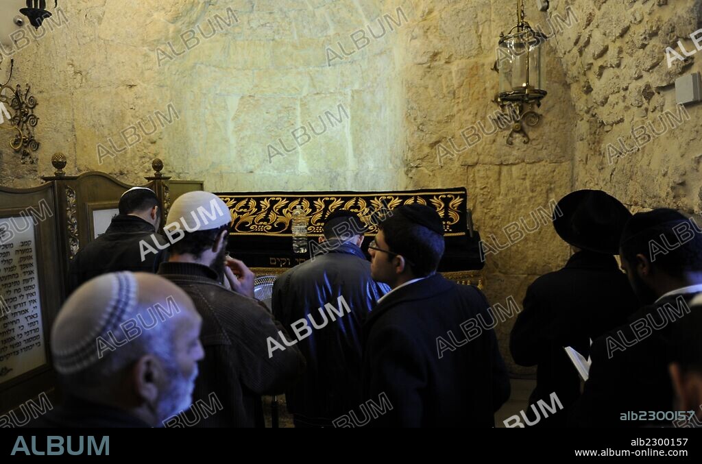 ISRAEL. JERUSALEN. Patio del Convento franciscano S. XIV que alberga el Cenáculo y Tumba del rey David. Monte Sion.