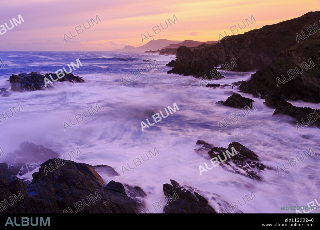 Coastline on Atlantic Drive, Achill Island, County Mayo, Connaught (Connacht), Republic of Ireland, Europe.