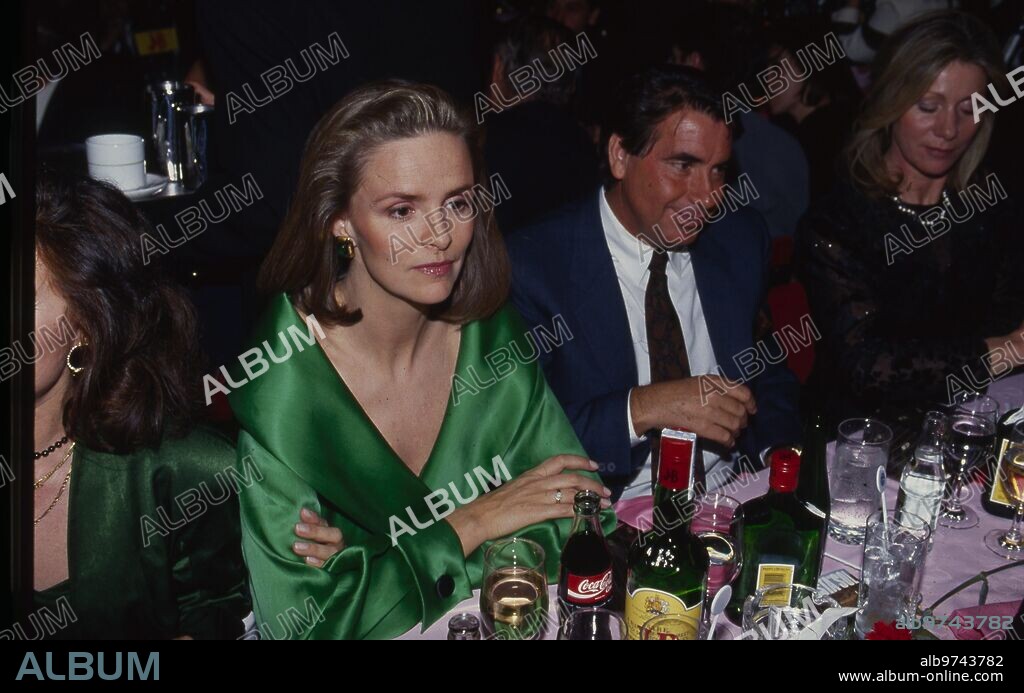 Febrero 1993. Manolo Santana y su tercera mujer, Otti Glanzielus, en la Gran Gala de la Costa del Sol, en el hotel Meliá Castilla.
