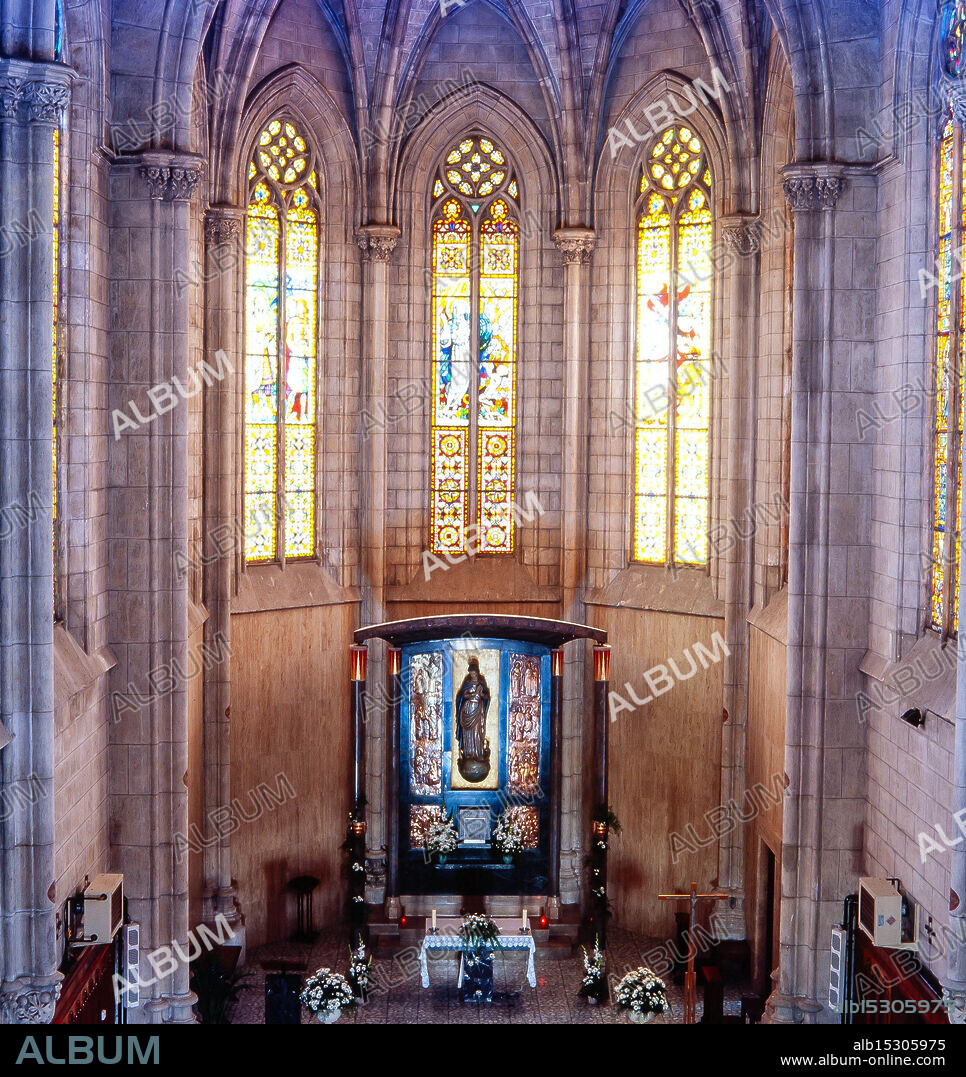 Interior de la Iglesia de Santa María de Portbou, Girona.