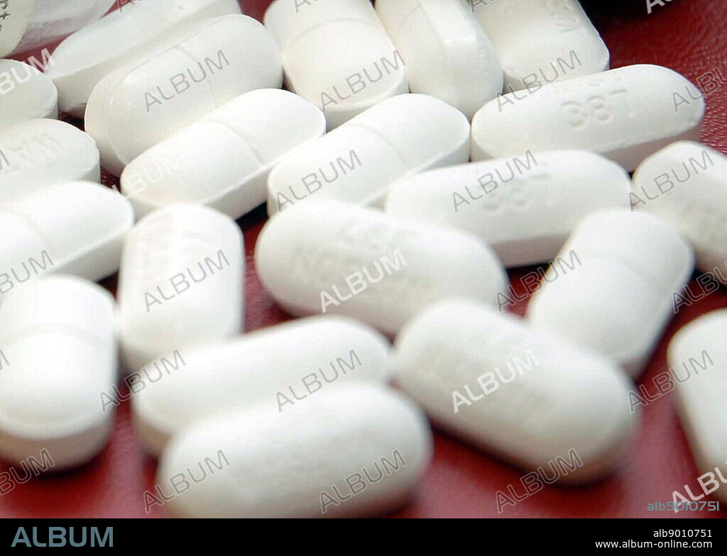 Hydrocodone, a semi-synthetic opioid synthesized from codeine, one of the opioid alkaloids found in the opium poppy. It is a narcotic analgesic used orally to treat pain.