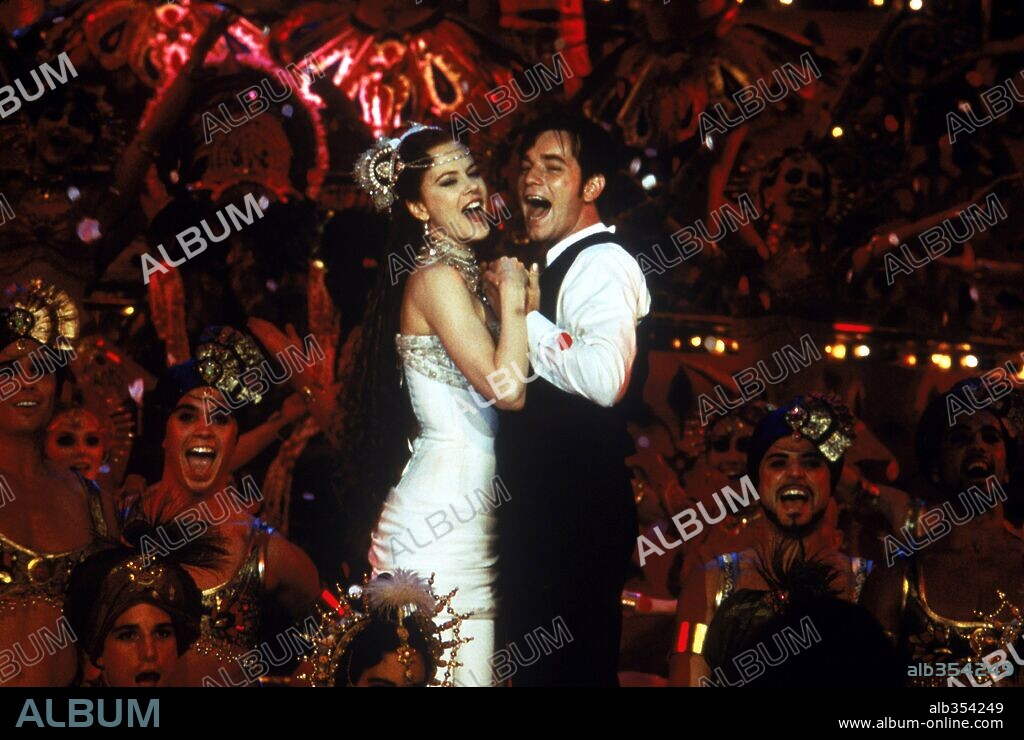 EWAN McGREGOR y NICOLE KIDMAN en MOULIN ROUGE, 2001, dirigida por BAZ LUHRMANN. Copyright 20TH CENTURY FOX / ADLER, SUE.