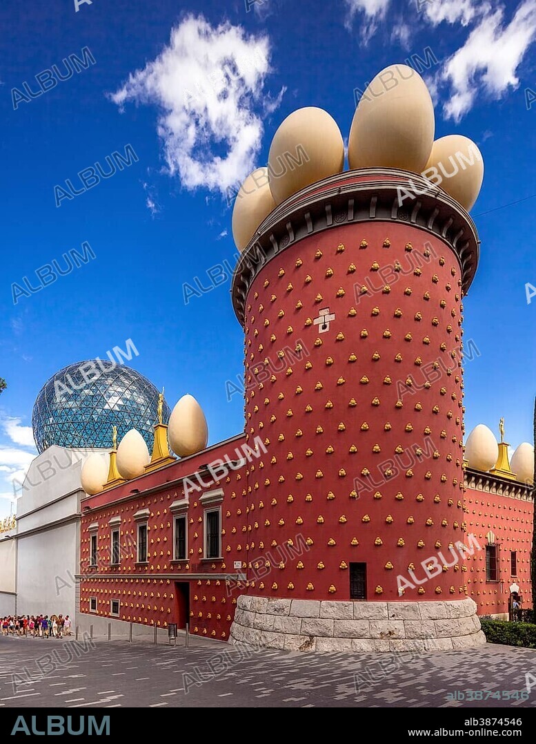 Entrance to the Dalí Museum in Torre Gorgot, Figueres or Figueras, Girona Province, Catalonia, Spain
