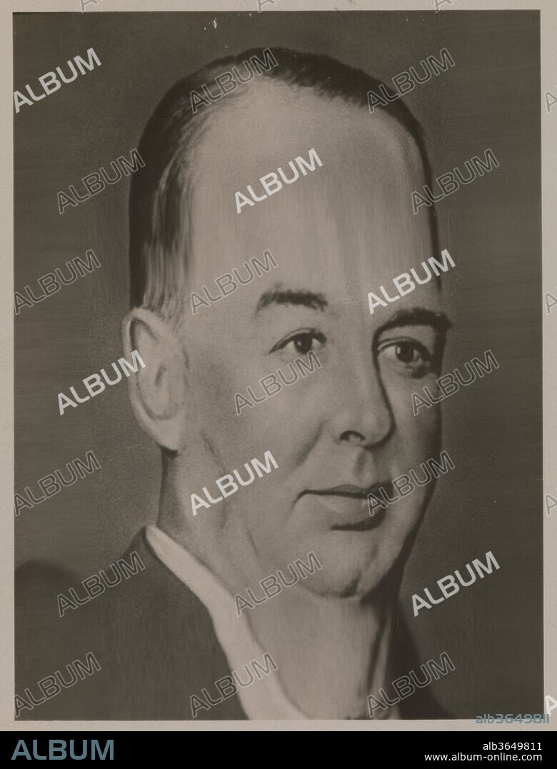 [Distortograph: William Hale "Big Bill" Thompson, Mayor of Chicago]. Artist: Herbert George Ponting (British, Salisbury, Wiltshire 1870-1935 London). Dimensions: Image: 9.8 x 7.3 cm (3 7/8 x 2 7/8 in.)
Sheet: 16.2 x 12.1 cm (6 3/8 x 4 3/4 in.)
Frame: 50.8 x 40.6 cm (20 x 16 in.) (Framed with 2011.206, .208, .209). Person in Photograph: William Hale Thompson (American, 1869-1944). Date: 1927.
Best known for his dramatic photographs of the South Pole, Ponting was also an inveterate tinkerer. In 1927 he patented a lens attachment he dubbed the "variable controllable distortograph," describing it as "a revolutionary optical system for photographing in caricature or distortion." With his patent application, he submitted these caricatures of the flamboyantly corrupt mayor of Chicago William Hale "Big Bill" Thompson, known for his protection of the gangster Al Capone and for colorful campaign stunts, such as staging a mayoral debate with two live rats as his opponents.