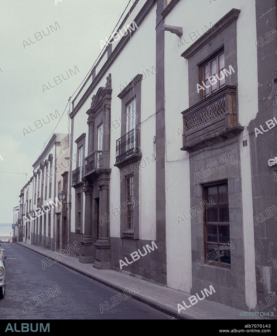BARRIO VEGUETA - ARQUITECTURA TIPICA CON FACHADAS ENCALADAS.