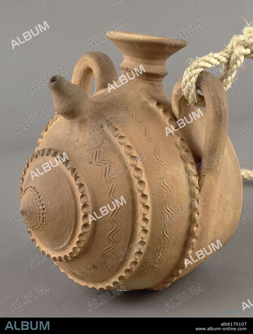 BOTIJO DE CARRO CON 2 ASAS DECORACION INCISA Y EN RELIEVE - BARRO COCIDO.