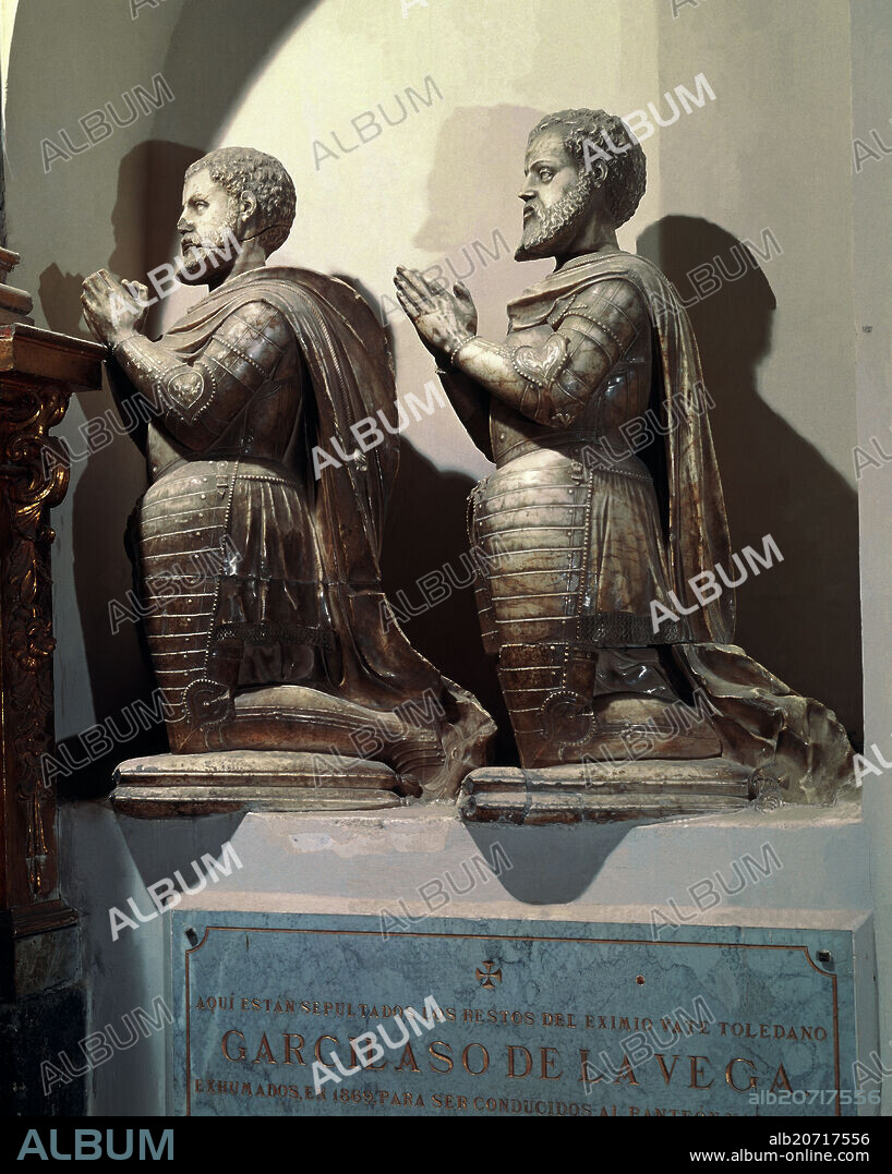 Tomb. Garcilaso de la Vega and his father. Praying statues. Toledo, Church of San Pedro Martir.
