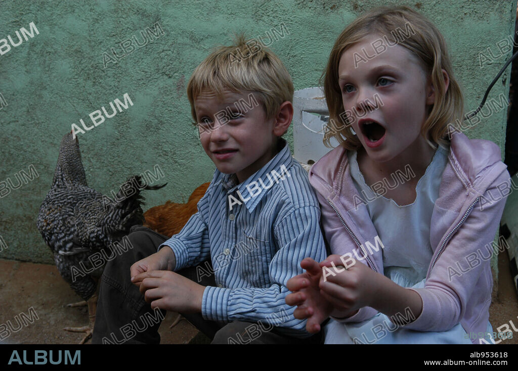 ELLE FANNING y NATHAN GAMBLE en BABEL, 2006, dirigida por ALEJANDRO GONZALEZ IÑARRITU. Copyright ANONYMOUS CONTENT.