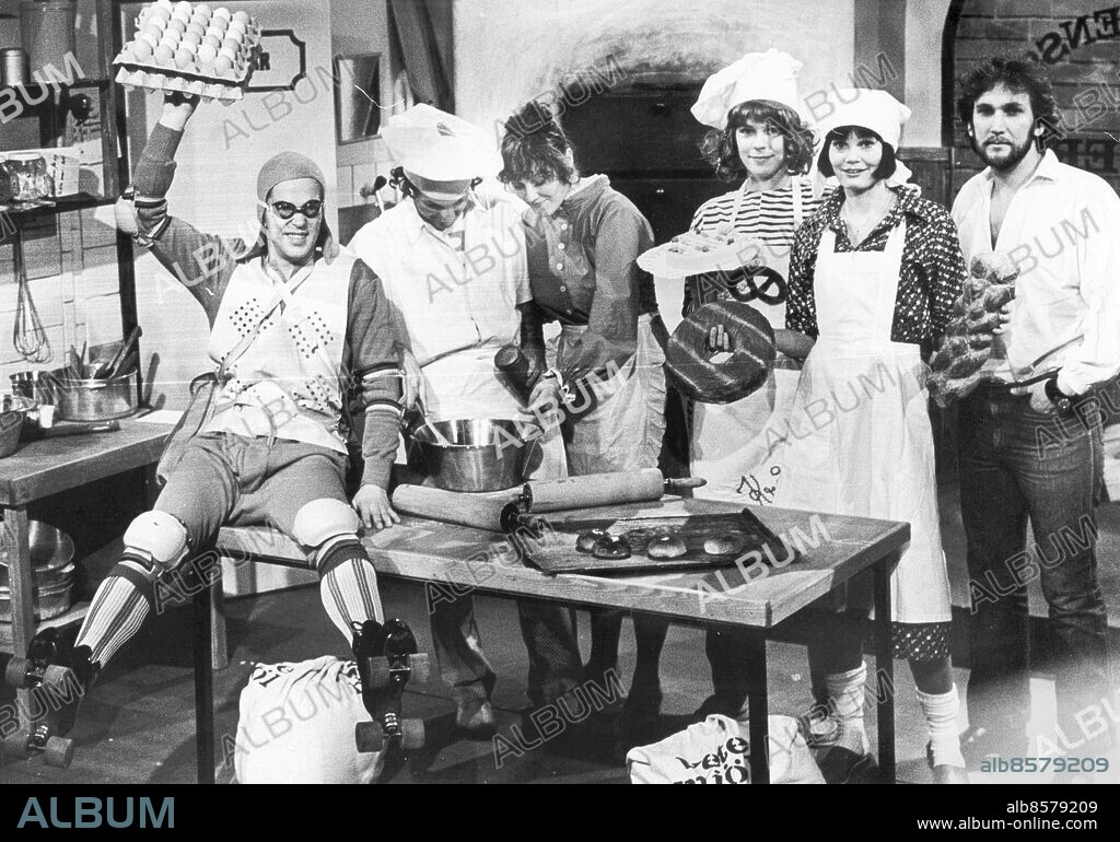 Göteborg 1979-04-02. Nu öppnar Atelierteatern "Semla Svenssons bageri" - på bilden ses från vänster Simo Jääaro, Jan Ericsson, Kerstin Hellström, Bente Cappelan, Birthe Waering och regissören Christer Holmgren *** Local Caption *** GP Foto: Walter Hedén. KAMAREREPORTAGE.