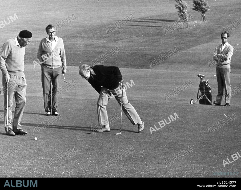 ARKIV 1973 - Prins Bertil, greve Carl Johan Bernadotte, greve Sigvard Bernadotte och kronprins Carl Gustaf spelar golf. Foto: TT Kod: 190 . COPYRIGHT SCANPIX SWEDEN.