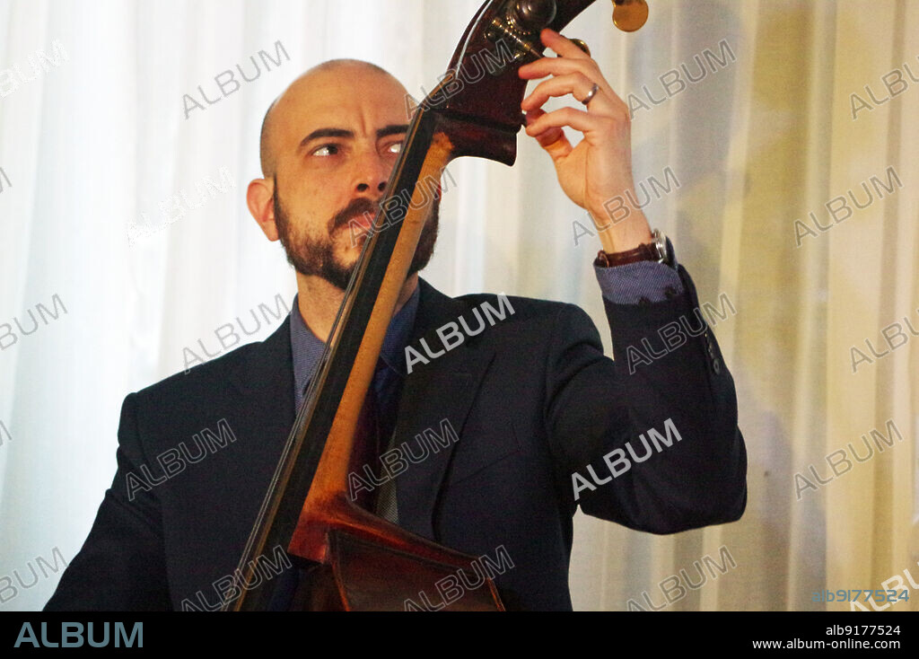 BRIAN O'CONNOR. Dario Di Lecce, Scott Hamiltpn Quartet, Watermill Jazz Club, Dorking, Surrey, 2022.