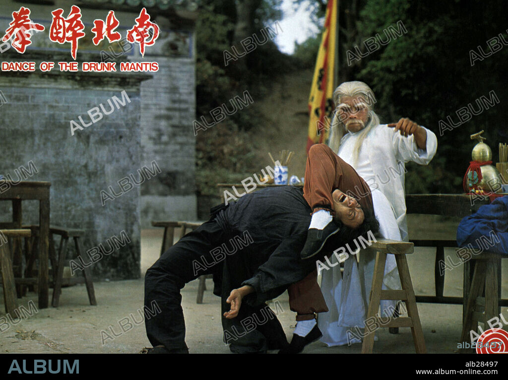 DANCE OF THE DRUNKEN MANTIS, 1979 (NAN BEI ZUI QUAN), directed by YUEN WOO-PING. Copyright SEASONAL FILM CORP.