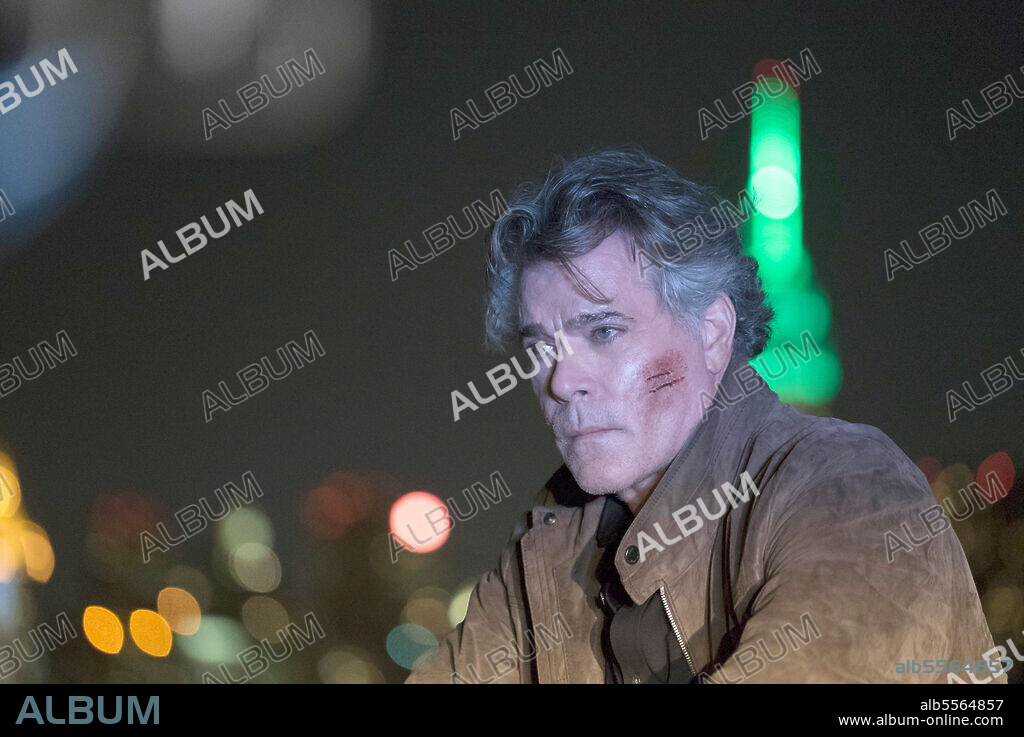 RAY LIOTTA en SHADES OF BLUE, 2016, dirigida por BARRY LEVINSON, DAVID BOYD, MILLICENT SHELTON y PAUL MCCRANE. Copyright Universal Pictures Television.