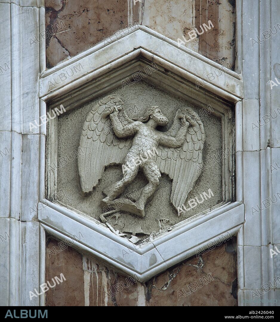 DEDALO. Herrero, inventor y arquitecto. Diseñador del laberinto donde se encerraría al Minotauro. Se fabricó unas alas para huir de él junto con su hijo. Copia de un relieve de Andrea Pisano (1290-1348), Campanario del Duomo. Florencia. La Toscana. Italia.