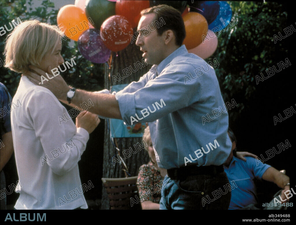 NICOLAS CAGE y TEA LEONI en FAMILY MAN, 2000 (THE FAMILY MAN), dirigida por BRETT RATNER. Copyright BEACON COMMUNICATIONS LLC / MORTON, MERRICK.