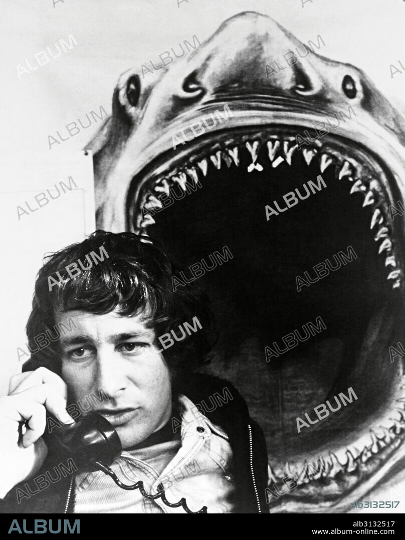 STEVEN SPIELBERG en TIBURON, 1975 (JAWS), dirigida por STEVEN SPIELBERG. Copyright Zanuck/Brown Productions/Universal Pictures.