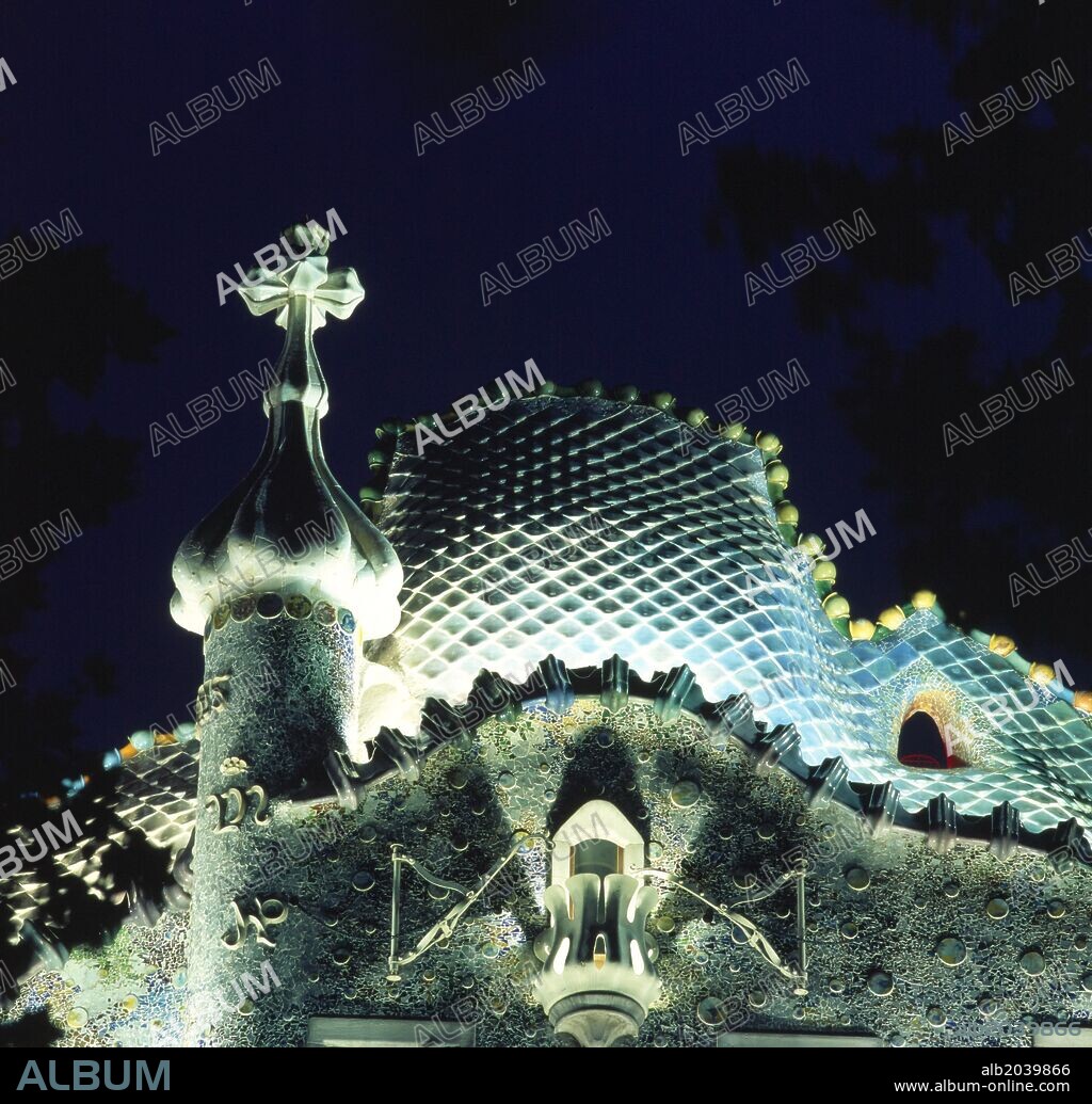 ANTONI GAUDÍ. Casa Batlló, la naturaleza es una de las principales fuentes de inspiración de esta obra de Gaudí.