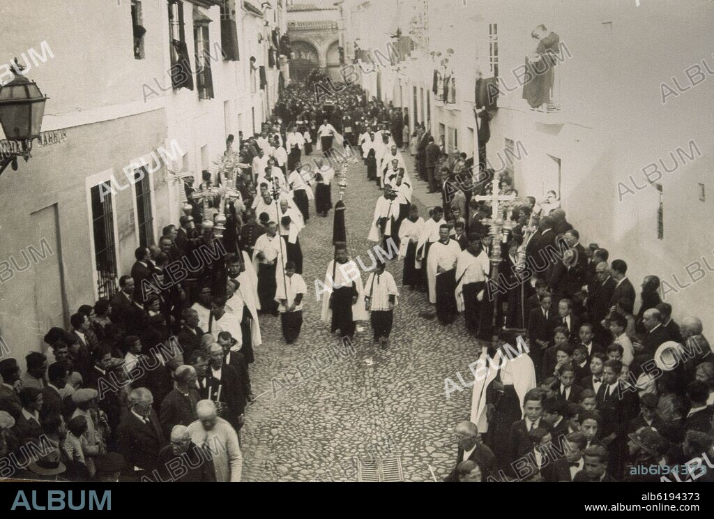 ENTIERRO DE JULIO ROMERO DE TORRES PASANDO POR LA CALLE ROMERO BARROS - FOTOGRAFIA 1930.