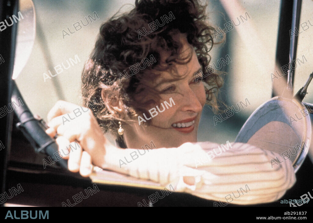 MERYL STREEP in OUT OF AFRICA, 1985, directed by SYDNEY POLLACK. Copyright UNIVERSAL PICTURES.