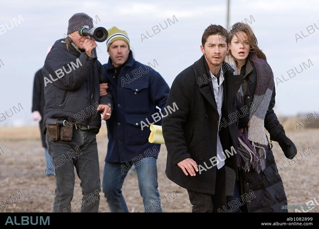 MICHELLE MONAGHAN and SHIA LABEOUF in EAGLE EYE, 2008, directed by D. J. CARUSO. Copyright DREAMWORKS / NELSON, RALPH.