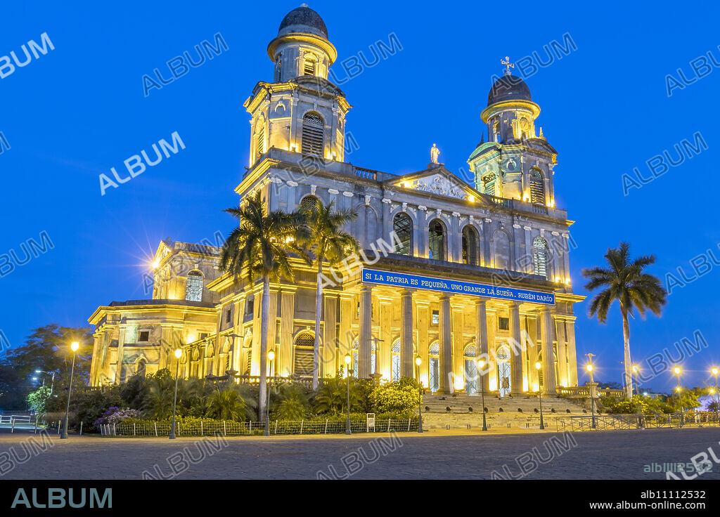 Ruins of the old cathedral Santiago de Managua at night, Managua, Nicaragua, Central America.