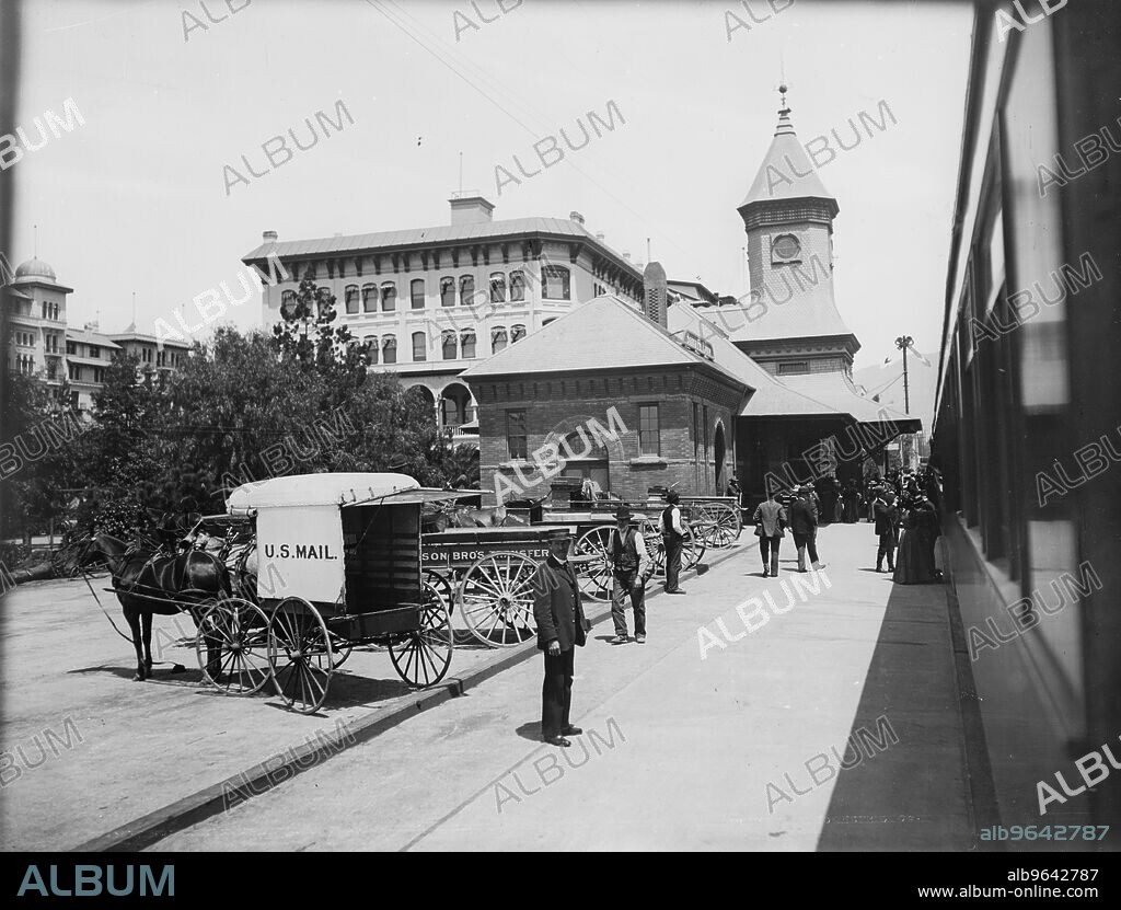Railway station, Pasadena, between 1900 and 1906.