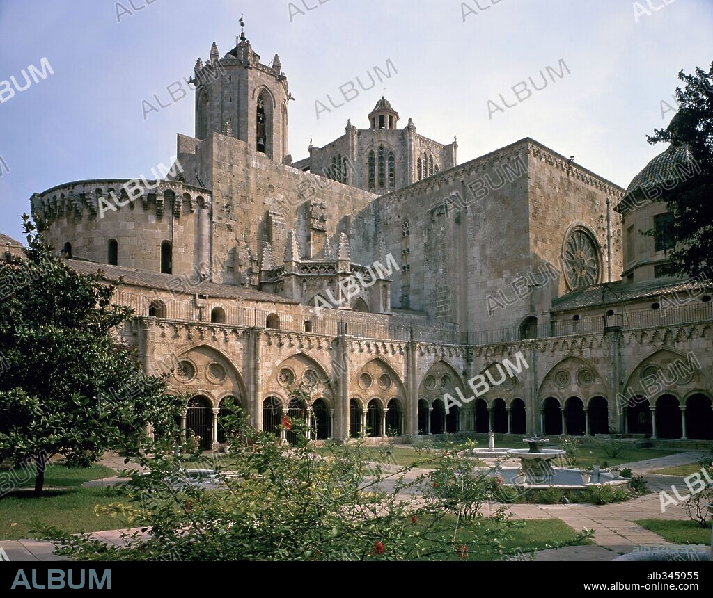 Claustro de la Catedral de Tarragona. Jardín y exterior de la catedral. Románico-gótico. Siglos XII-XIII.