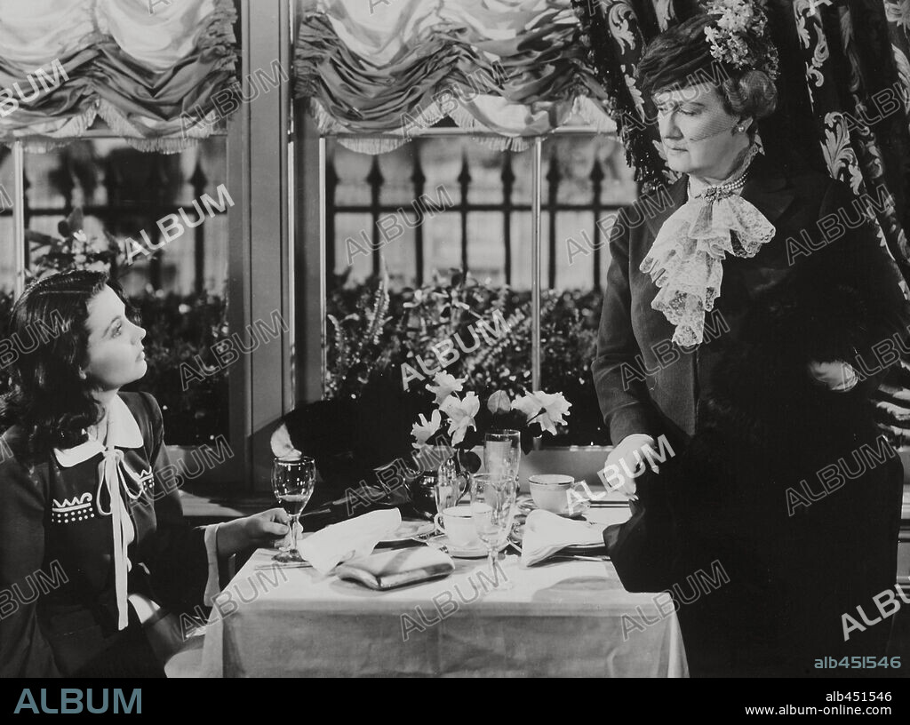 LUCILE WATSON and VIVIEN LEIGH in WATERLOO BRIDGE, 1940, directed by MERVYN LEROY. Copyright M.G.M.