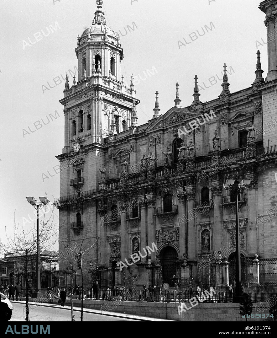 EUFRASIO LOPEZ ROJAS (1628-1684). FACHADA PRINCIPAL DE LA CATEDRAL DE JAEN - SIGLO XVII - BARROCO ESPAÑOL - FOTOGRAFIA EN BLANCO Y NEGRO - AÑOS 60 -.