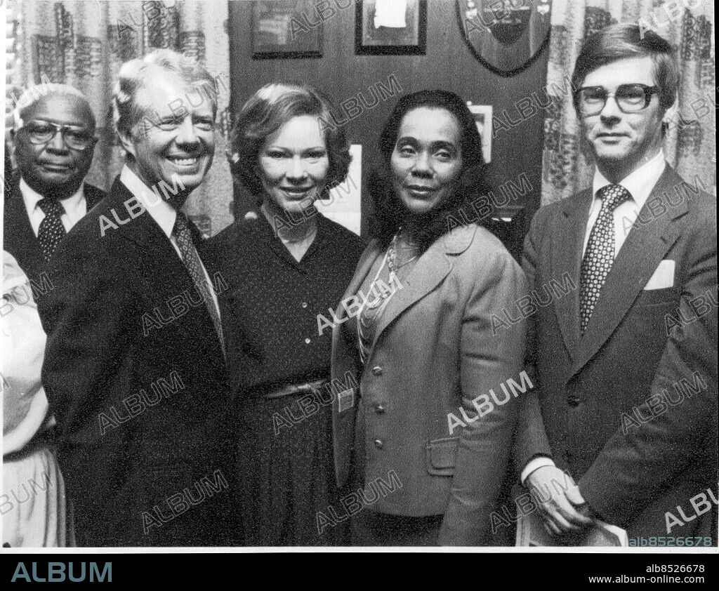 Amerikas President Jimmy Carter tillsammans med fru Rosalynn och Coretta King Martin Luther-Kings änka och Sveriges utrikesminister Ola Ullsten. President Carter fick Martin Luther-King priset som delades ut i Kings kontor i Atlanta. Foto Hasse Persson Kod 417. COPYRIGHT SCANPIX SWEDEN.