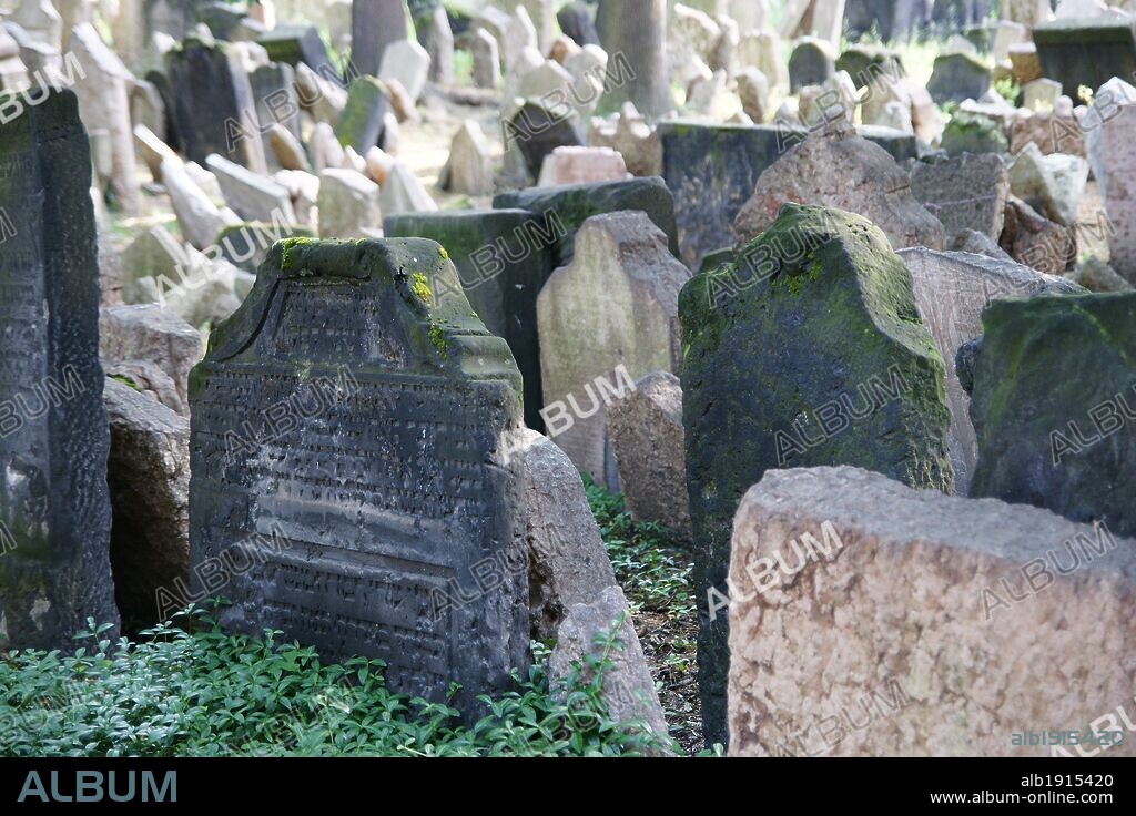 REPUBLICA CHECA. PRAGA (PRAHA). EL VIEJO CEMENTERIO JUDIO. Fundado en el S. XV. JOSEFOV (BARRIO JUDIO DE PRAGA). Centro Europa.