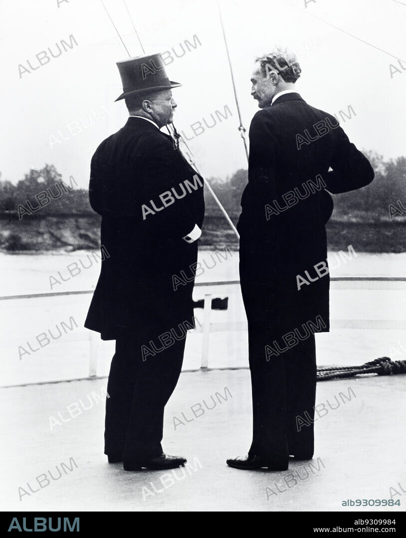 U.S. President Theodore Roosevelt, and Chief Forester Gifford Pinchot aboard the Steamer Mississippi during a trip of the Inland Waterways Commission, Mississippi River, USA, U.S. Forest Service, October 1907.
