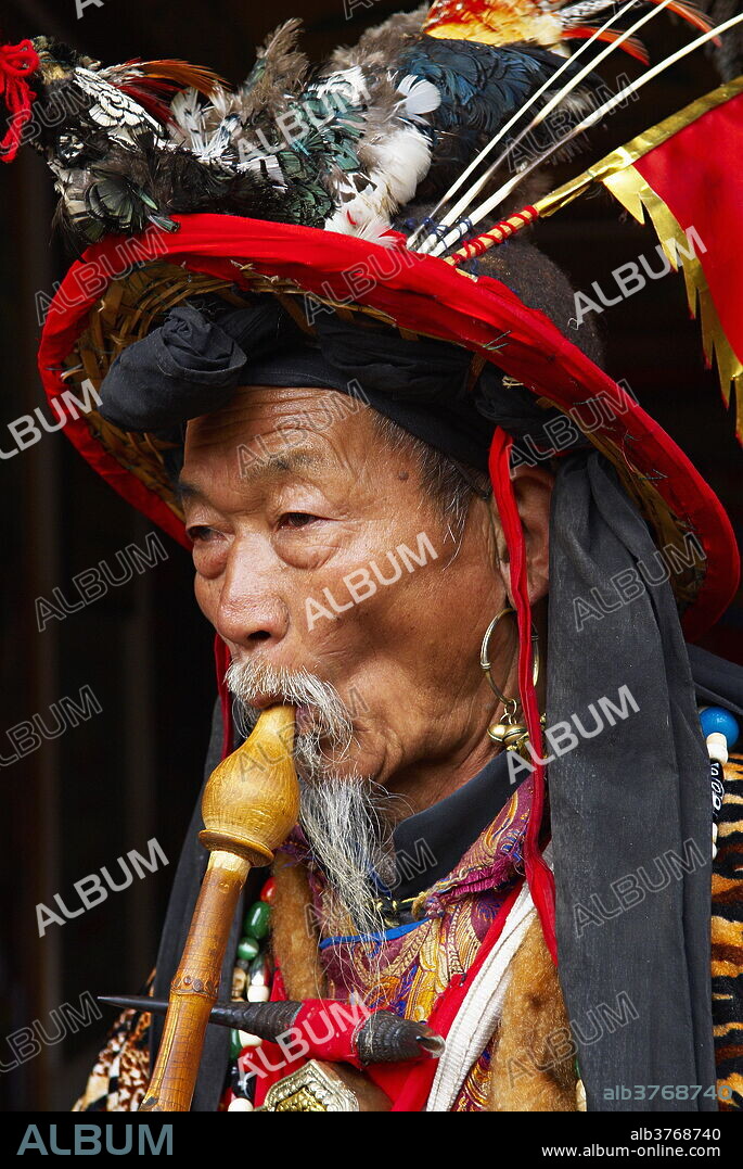 Dongba shaman, City of Lijiang. UNESCO World Heritage Site, Yunnan Province, China, Asia.