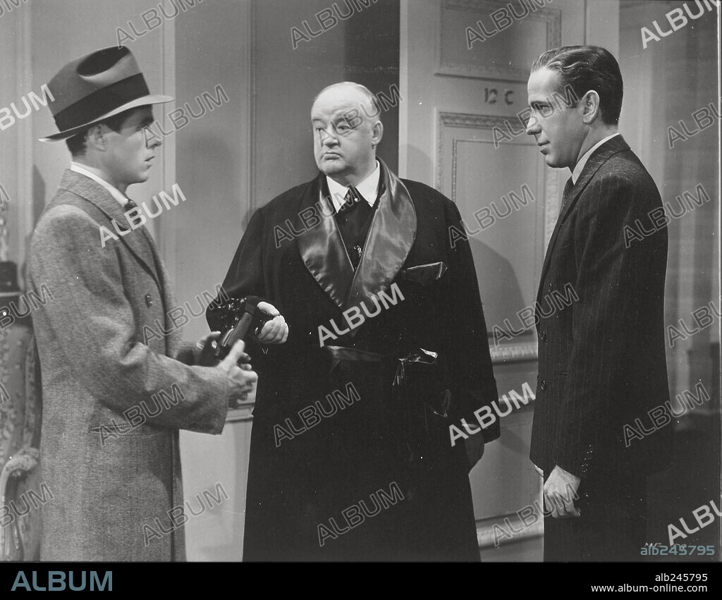 ELISHA COOK JR., HUMPHREY BOGART and SYDNEY GREENSTREET in THE MALTESE FALCON, 1941, directed by JOHN HUSTON. Copyright WARNER BROS/FIRST NATIONAL.