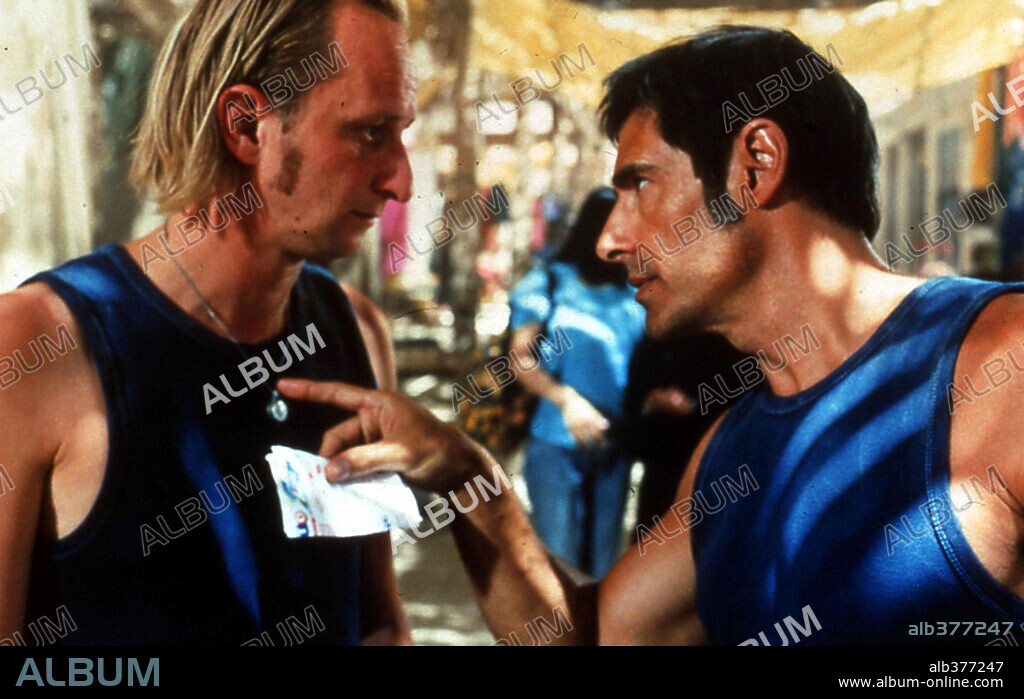 BENOIT POELVOORDE und GERARD LANVIN in LE BOULET, 2002, unter der Regie von ALAIN BERBERIAN und FREDERIC FORESTIER. Copyright LA PETITE REINE/WARNER BROS FRANCE/FRANCE 2 CINEMA/FRANCE 3.
