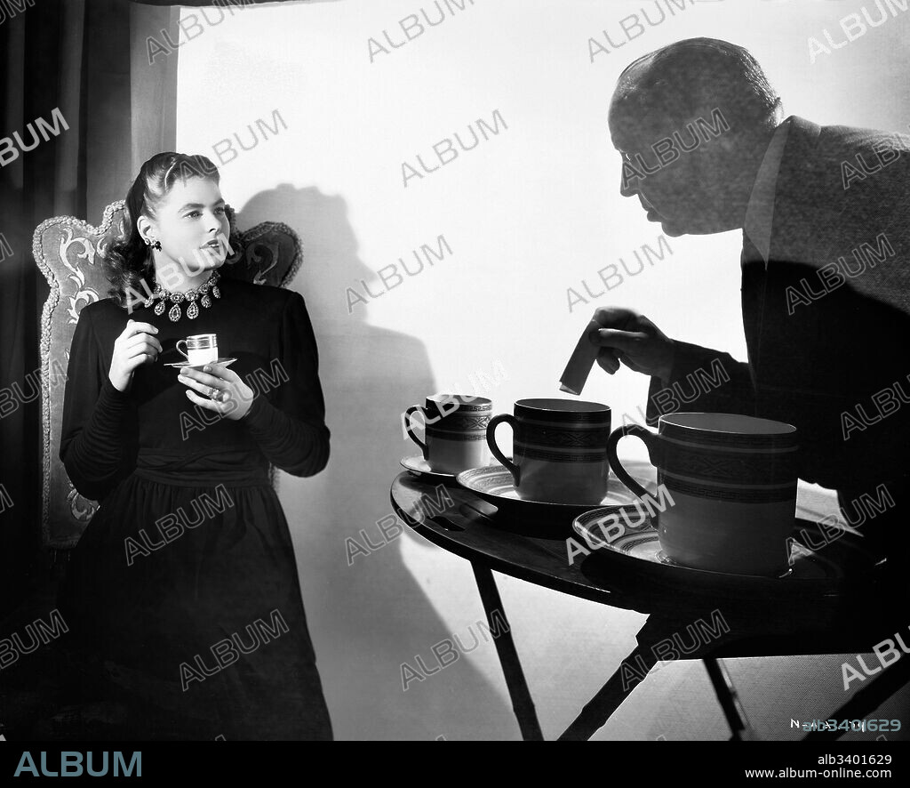 ALFRED HITCHCOCK und INGRID BERGMAN in NOTORIOUS, 1946, unter der Regie von ALFRED HITCHCOCK. Copyright RKO RADIO PICTURES.