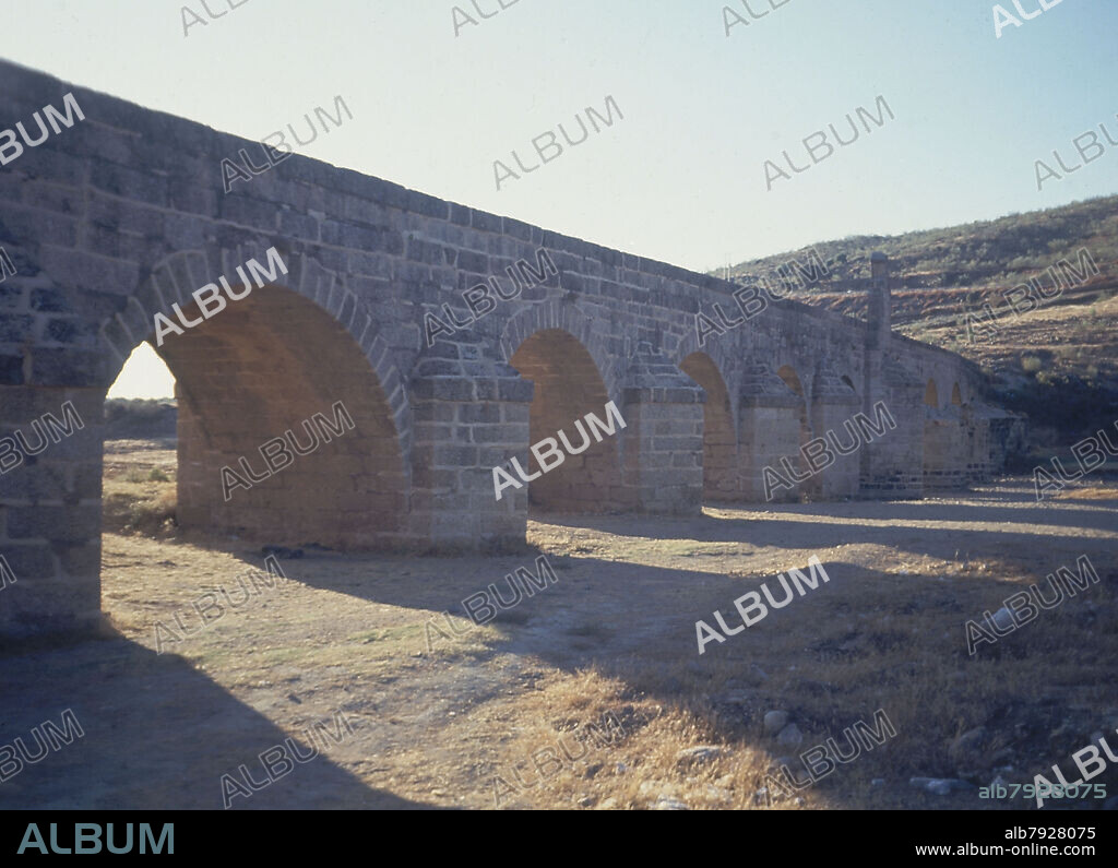 PUENTE DE JARAICEJO-S XV/XVII-SOBRE EL RIO ALMONTE(SECO).