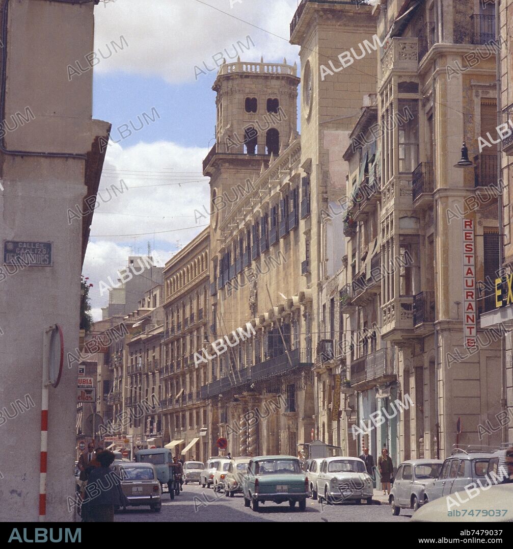 FACHADA DEL AYUNTAMIENTO DESDE LA CALLE JORGE JUAN - FOTO AÑOS 60.