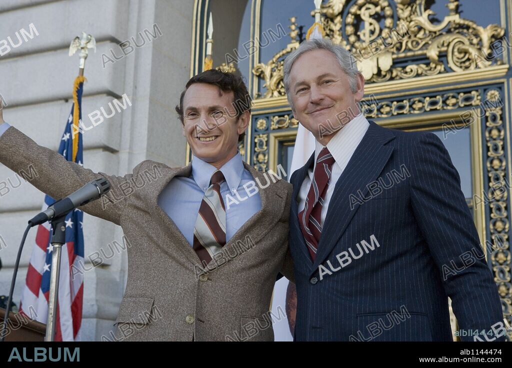 SEAN PENN y VICTOR GARBER en MI NOMBRE ES HARVEY MILK, 2008 (MILK), dirigida por GUS VAN SANT. Copyright FOCUS FEATURES / BRAY, PHIL.