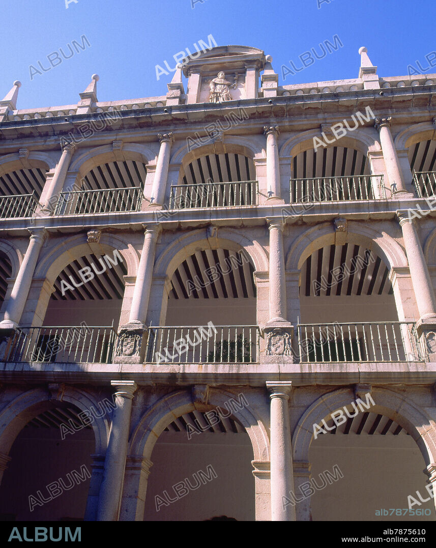 JOSE DE SOPEÑA. ARQUERIAS DEL PATIO PRINCIPAL DE LA UNIVERSIDAD DE ALCALA DE HENARES O DE SANTO TOMAS DE VILLANUEVA-.