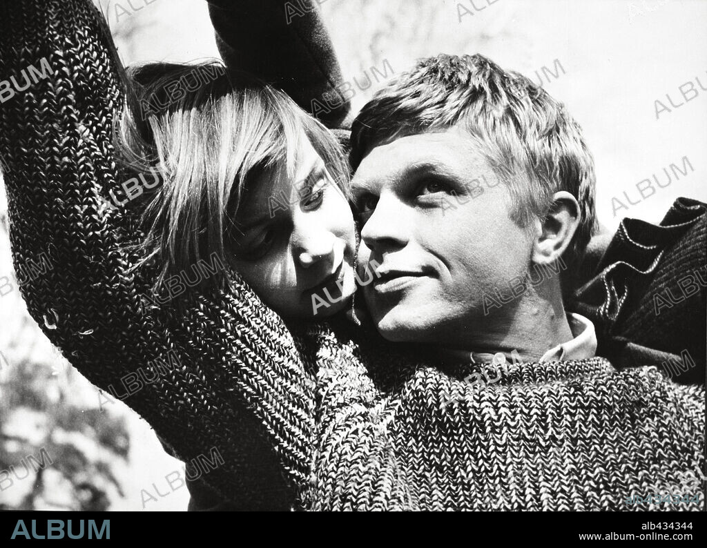 HARDY KRUGER and PATRICIA GOZZI in SUNDAYS AND CYBELE, 1962 (LES DIMANCHES DE VILLE D'AVRAY), directed by SERGE BOURGUIGNON.